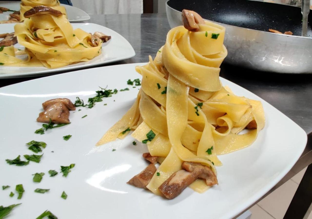 "Il Casaletto" Agriturismo Moderno, Vista Panoramica E Cibo Spettacolare- Scurcola Marsicana Dış mekan fotoğraf